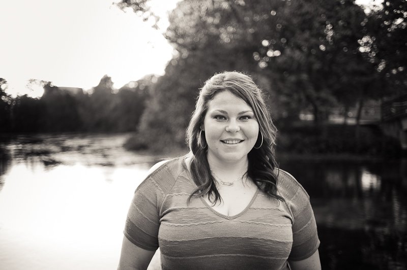 senior portraits at san marcos river, black and white senior portraits