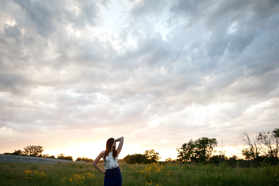 texas senior pictures girl standing in wildflowers, austin senior portraits, austin graduation photographers