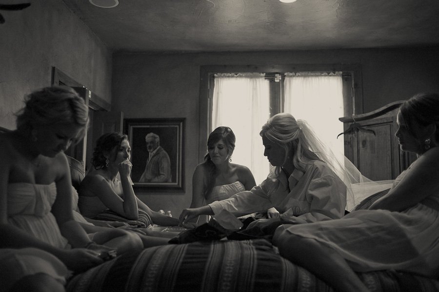 bride and bridesmaids sitting around eating, pre-wedding shots, casual lifestyle wedding photographer