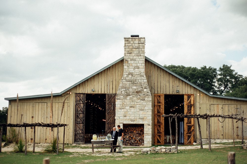 october wedding photos of don strange ranch in boerne texas