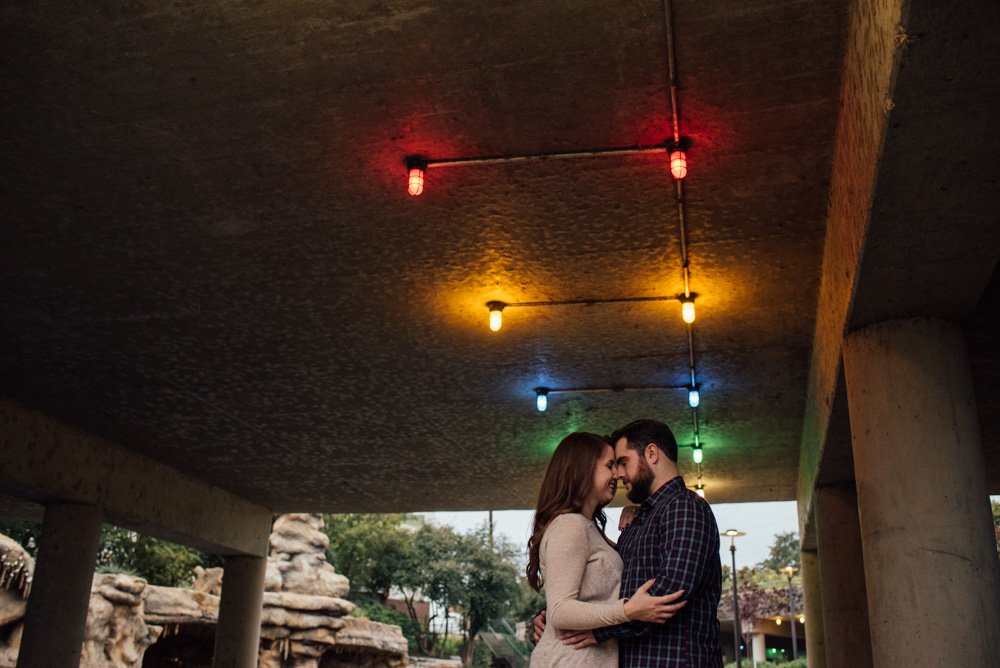 riverwalk Engagement session in the fall, san antonio fall engagement session, san antonio engagement photographers, destination engagement session in san antonio
