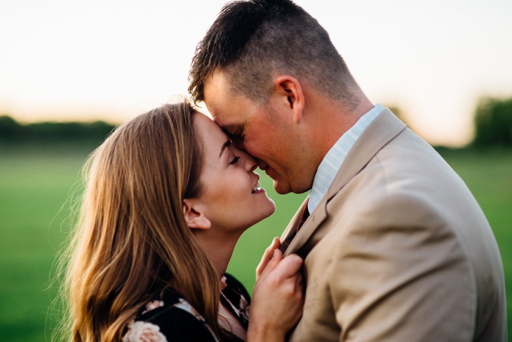 romantic engagement photographs in dallas fort worth