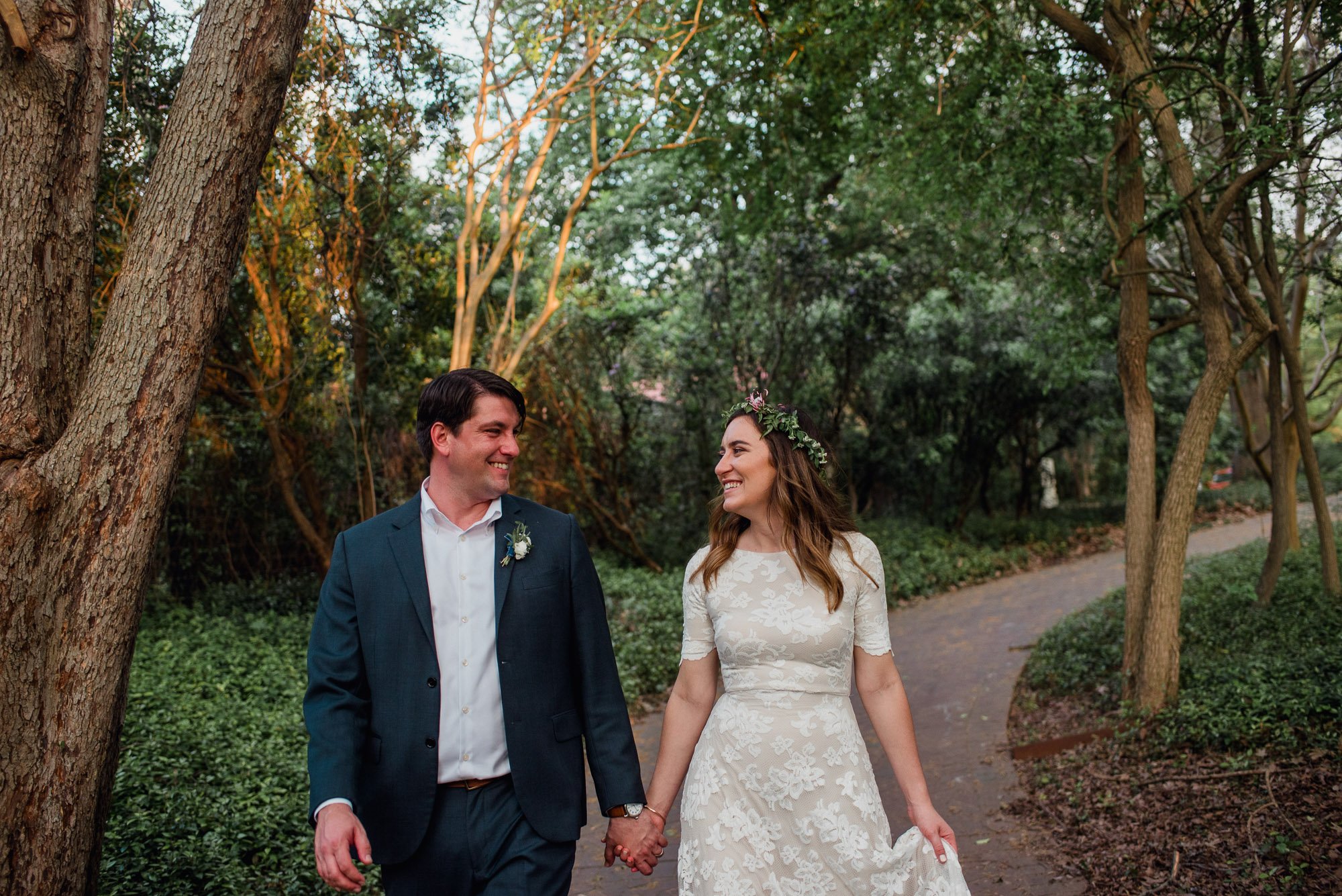 riverwalk san antonio wedding portraits, organic wedding photography for modern couples, photojournalistic wedding photographers in texas, san antonio wedding photography along the riverwalk