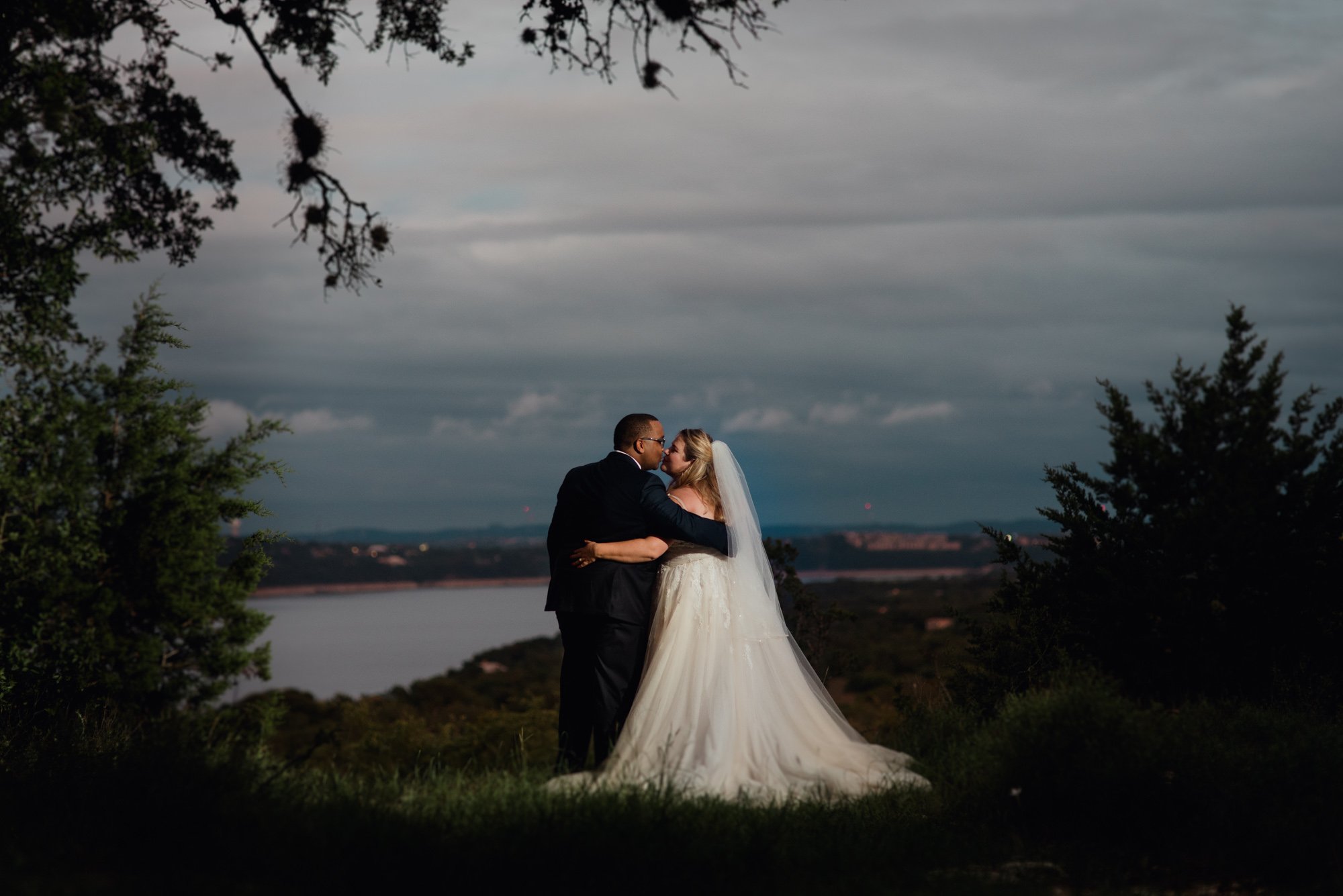 lake travis outdoor wedding