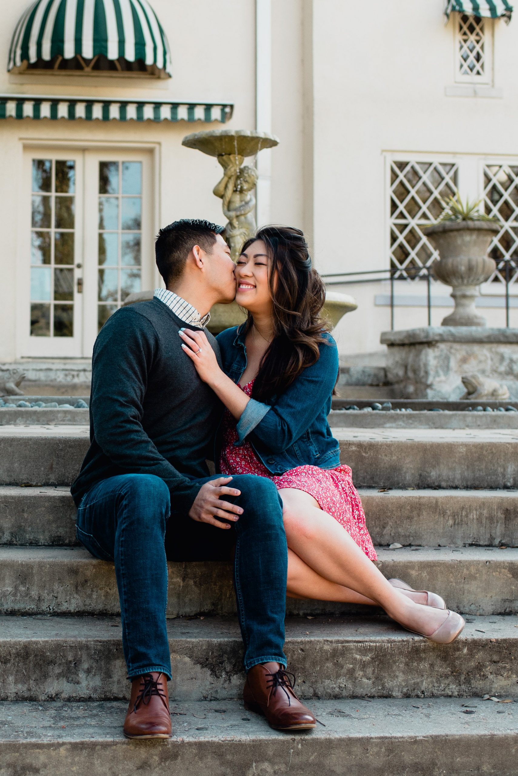 engagement photos at Laguna Gloria in Austin