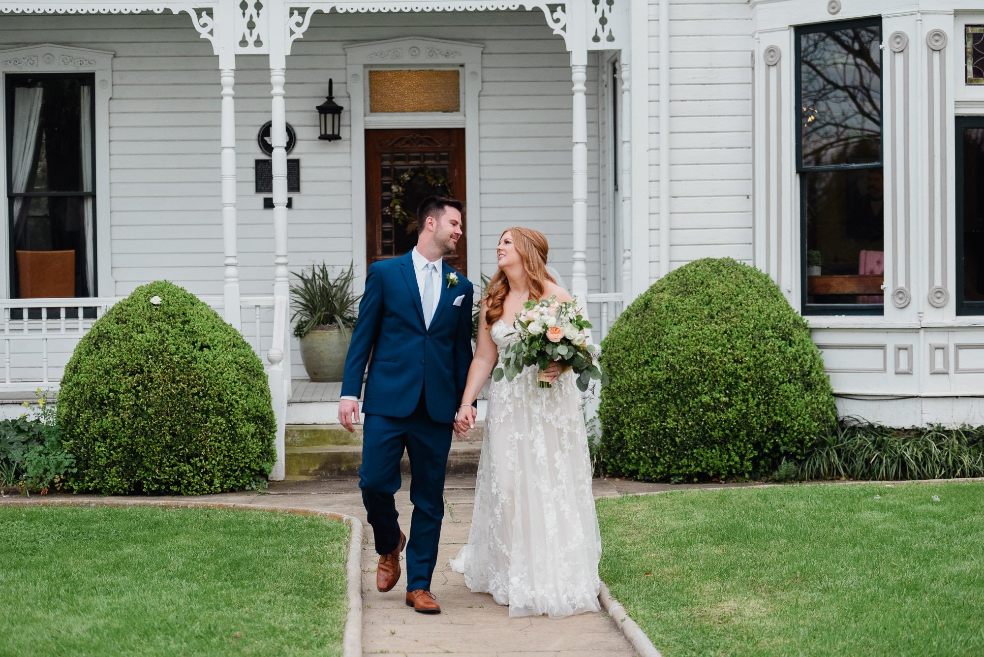 austin wedding photographers, barr mansion wedding photography, spring weddings at the barr mansion, natural light wedding photographers in austin