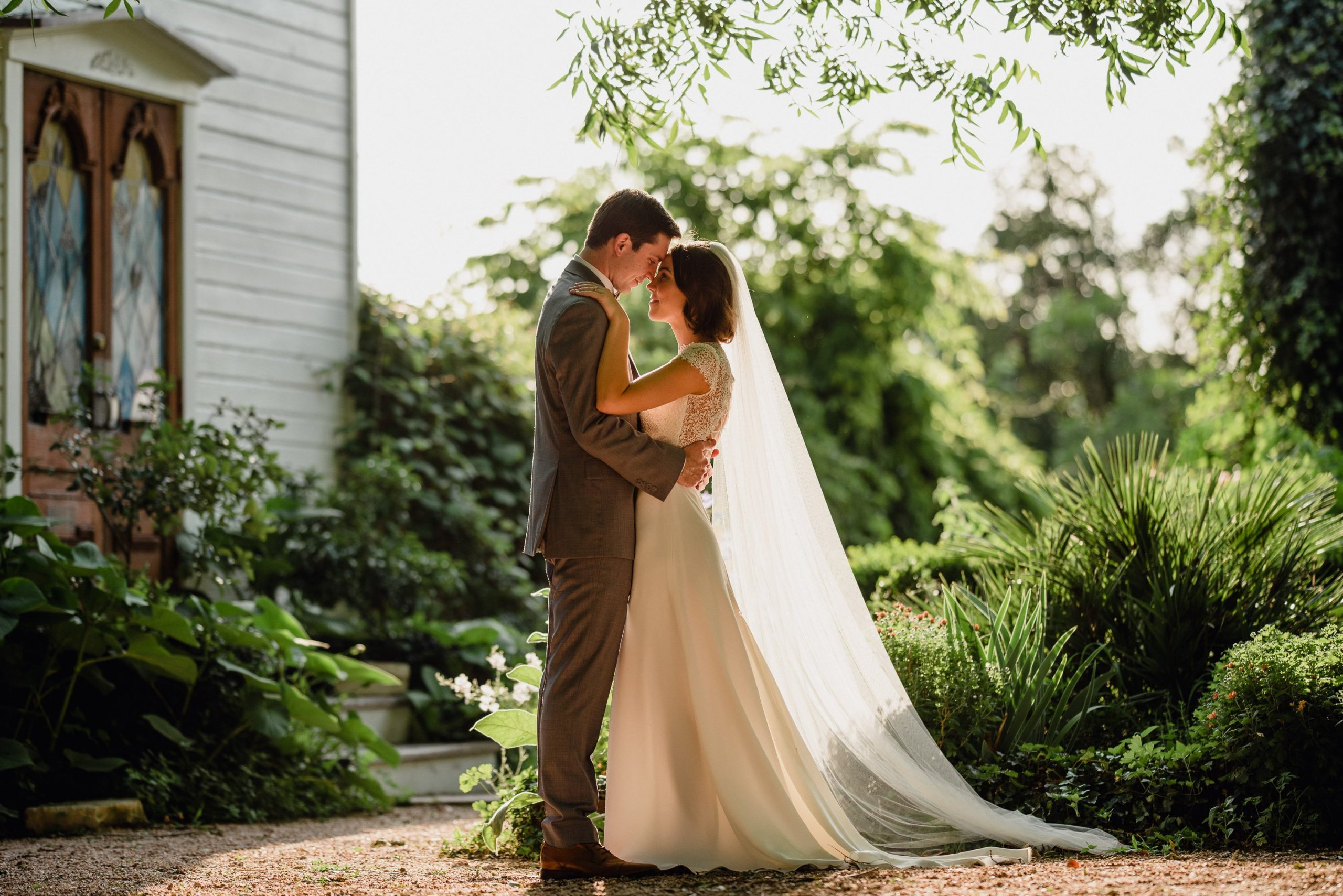 golden hour portraits at the barr mansion