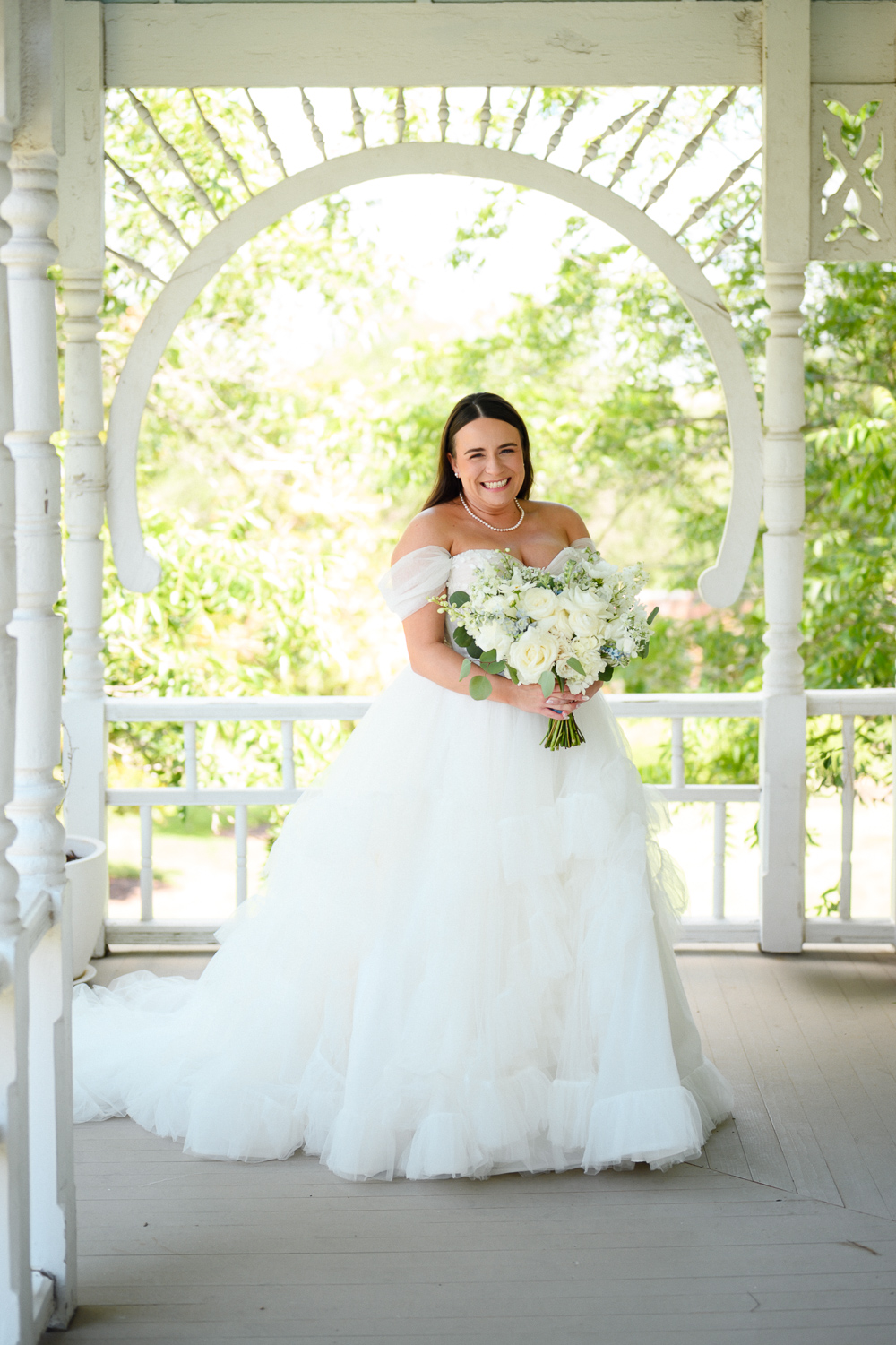 bridal portraits on the barr mansion porch