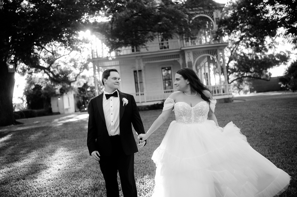 black and white emotional heartfelt wedding photos at the barr mansion