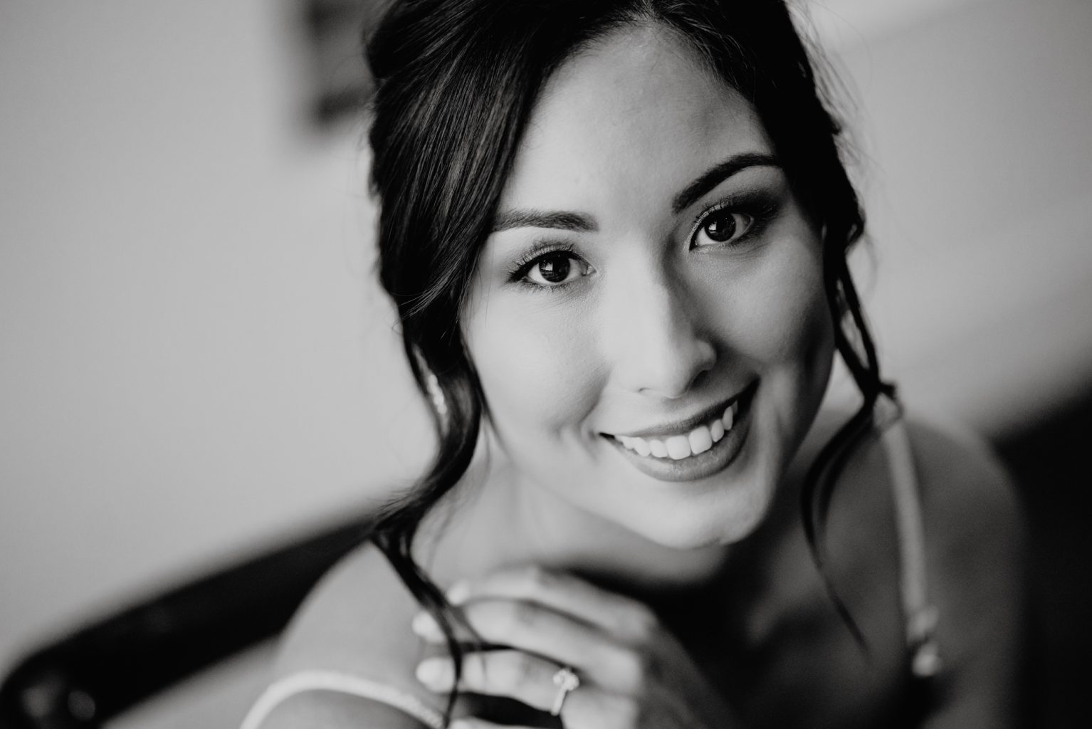 classic bridal portrait photography, bridal sessions in San Antonio, Hill country bridal portrait, traditional bridal portrait pose